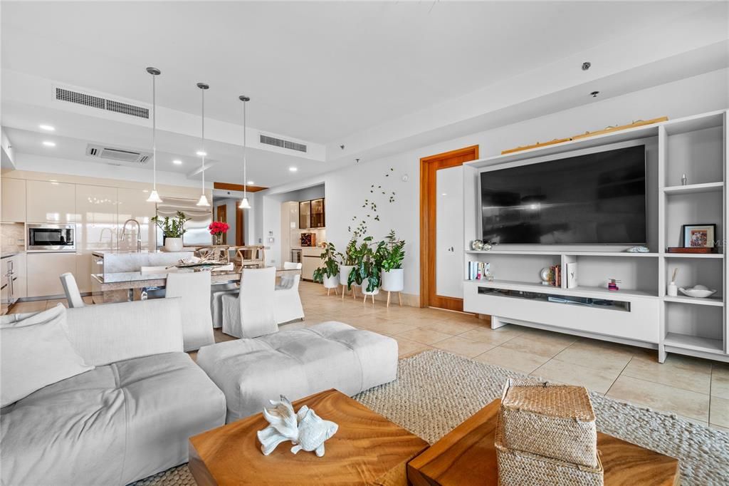 Active With Contract: $2,900,000 (3 beds, 3 baths, 1892 Square Feet)