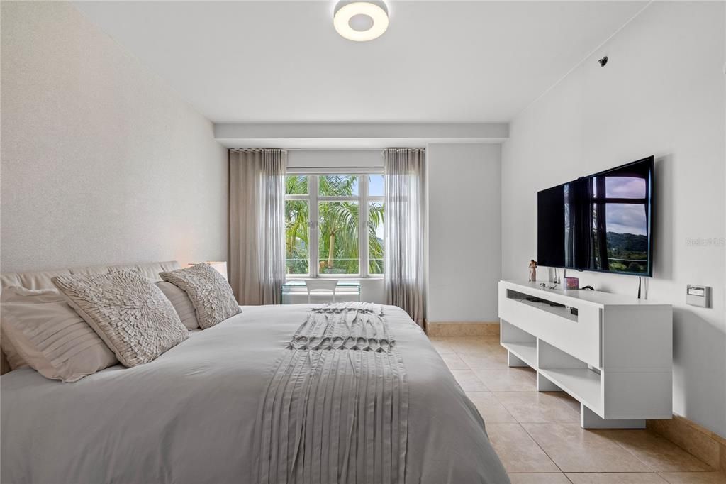 Active With Contract: $2,900,000 (3 beds, 3 baths, 1892 Square Feet)