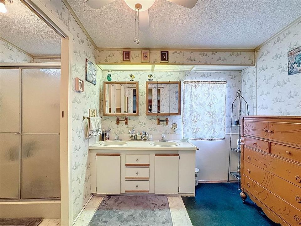 For Sale: $149,500 (2 beds, 2 baths, 1560 Square Feet)