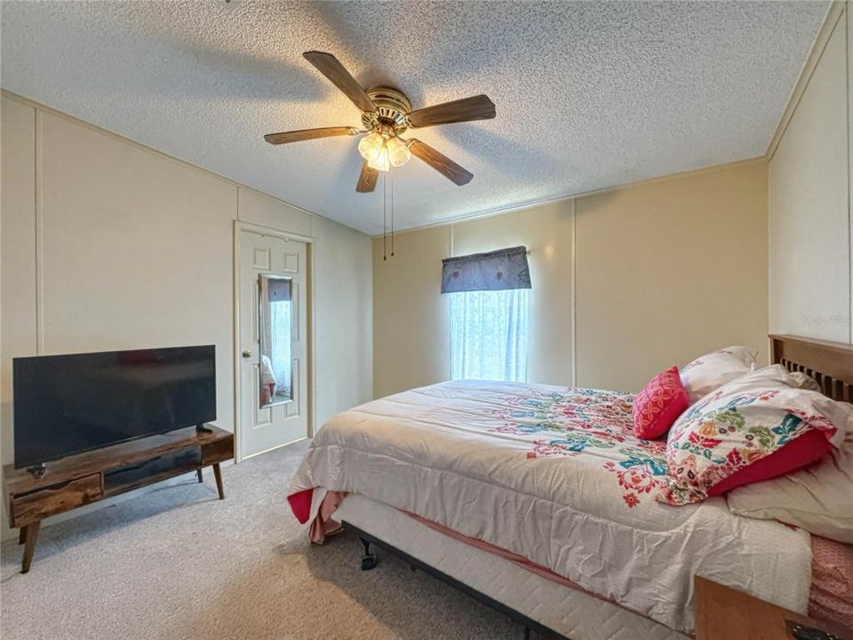 For Sale: $149,500 (2 beds, 2 baths, 1560 Square Feet)