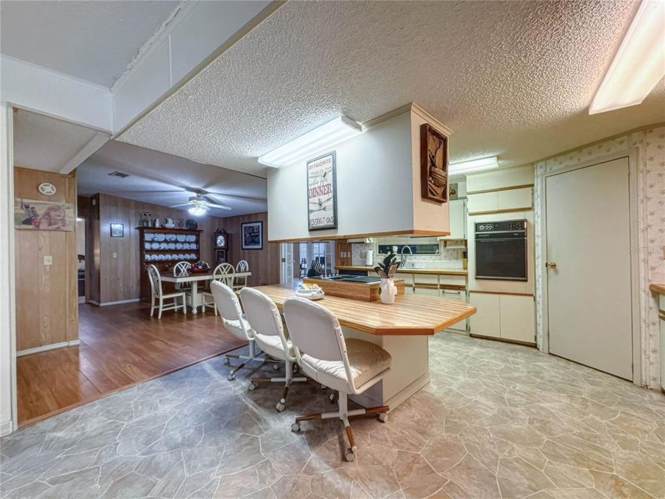 For Sale: $149,500 (2 beds, 2 baths, 1560 Square Feet)