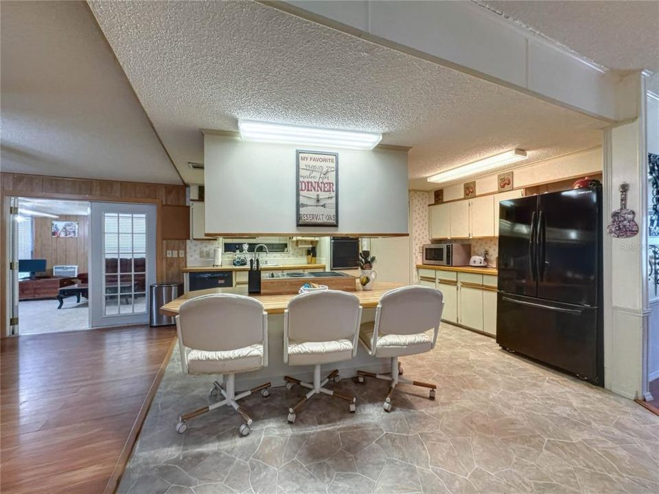 For Sale: $149,500 (2 beds, 2 baths, 1560 Square Feet)