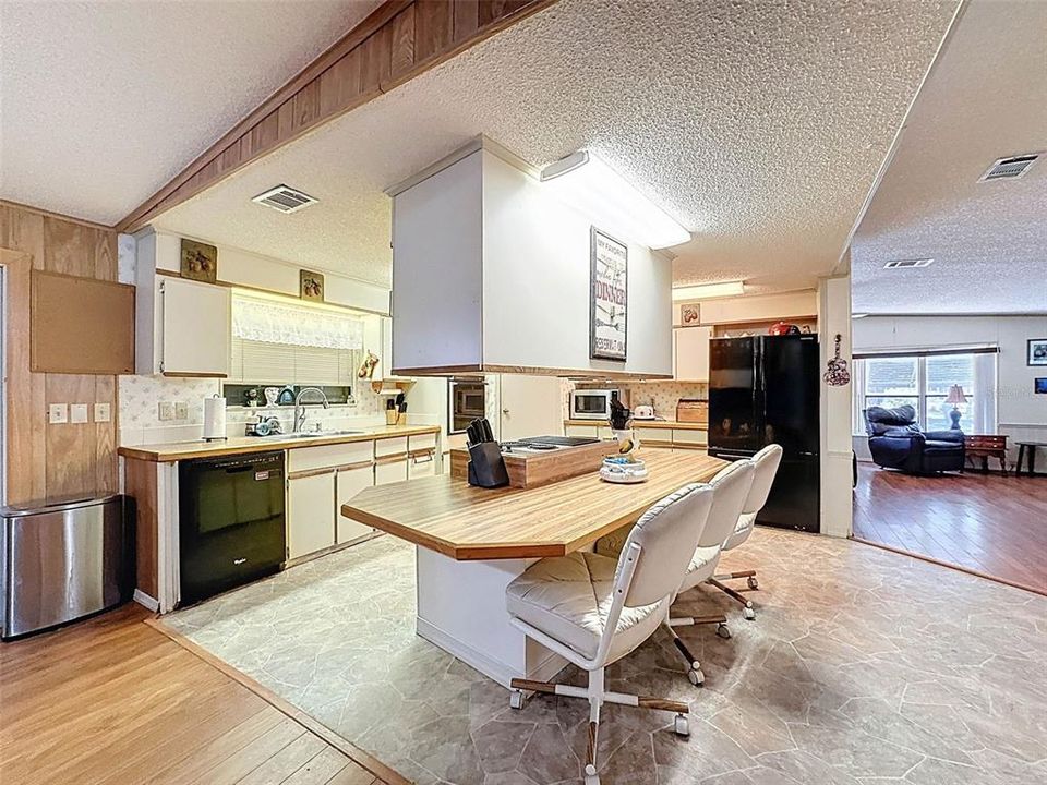 For Sale: $149,500 (2 beds, 2 baths, 1560 Square Feet)