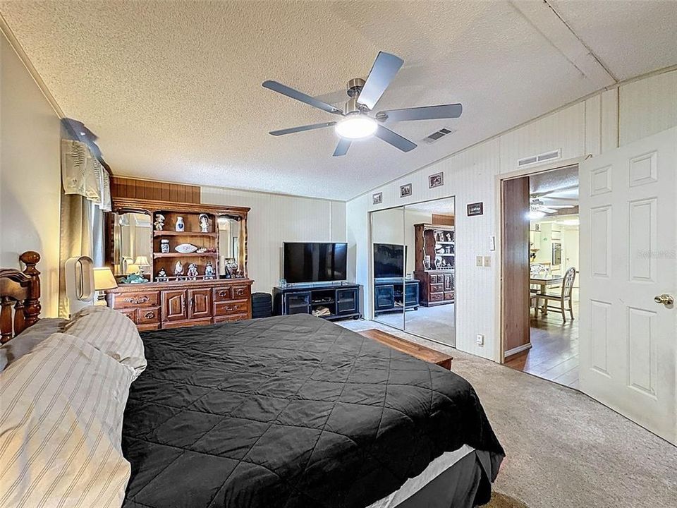 For Sale: $149,500 (2 beds, 2 baths, 1560 Square Feet)