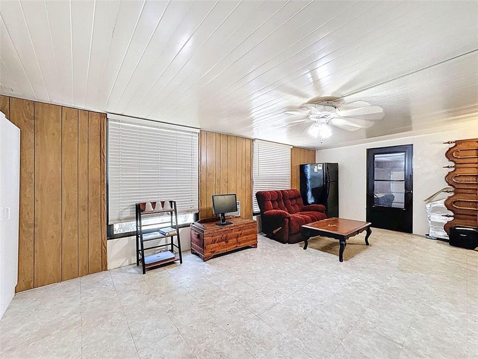 For Sale: $149,500 (2 beds, 2 baths, 1560 Square Feet)