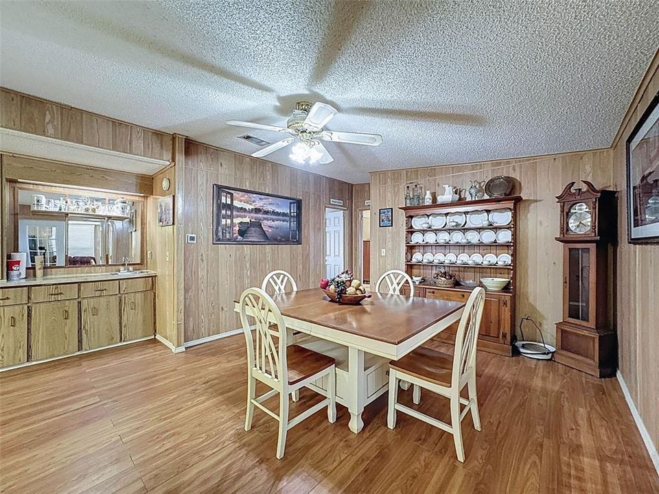 For Sale: $149,500 (2 beds, 2 baths, 1560 Square Feet)