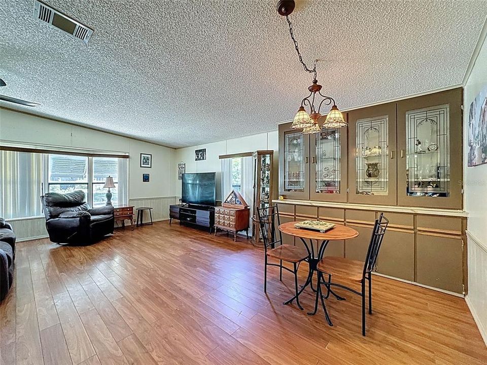 For Sale: $149,500 (2 beds, 2 baths, 1560 Square Feet)