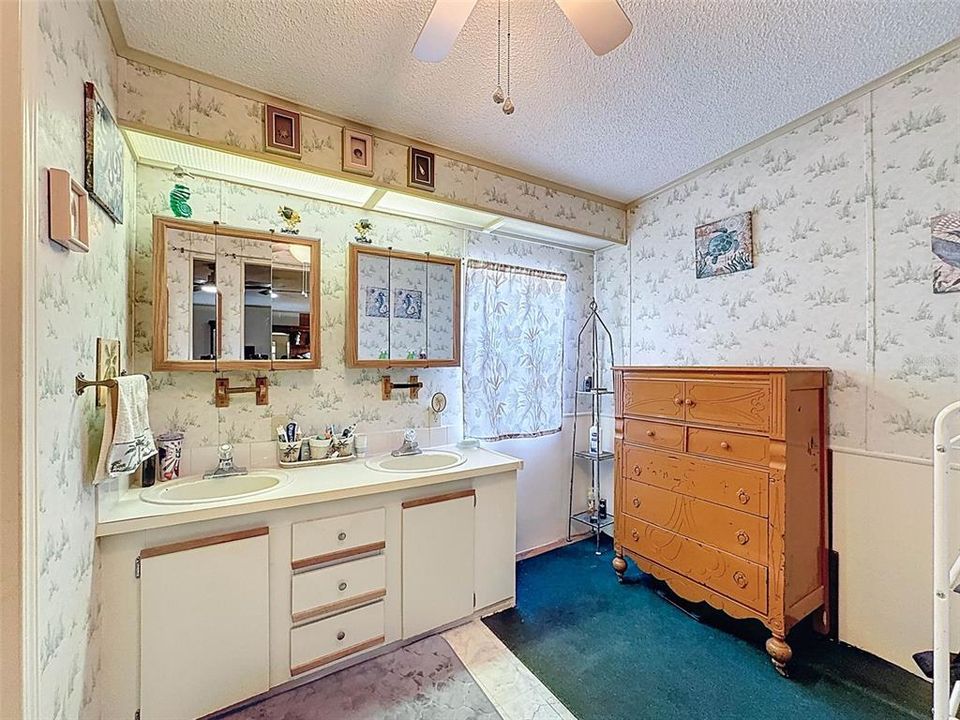 For Sale: $149,500 (2 beds, 2 baths, 1560 Square Feet)