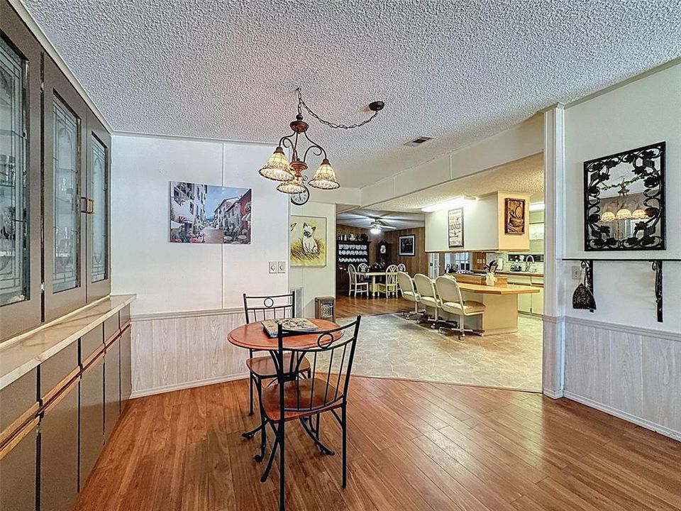 For Sale: $149,500 (2 beds, 2 baths, 1560 Square Feet)