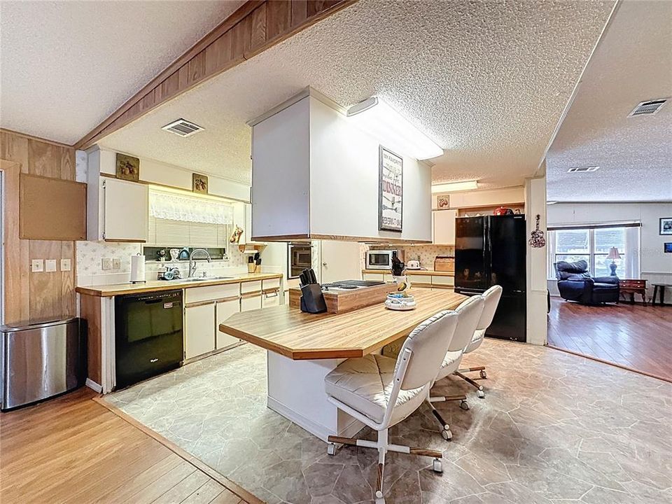 For Sale: $149,500 (2 beds, 2 baths, 1560 Square Feet)