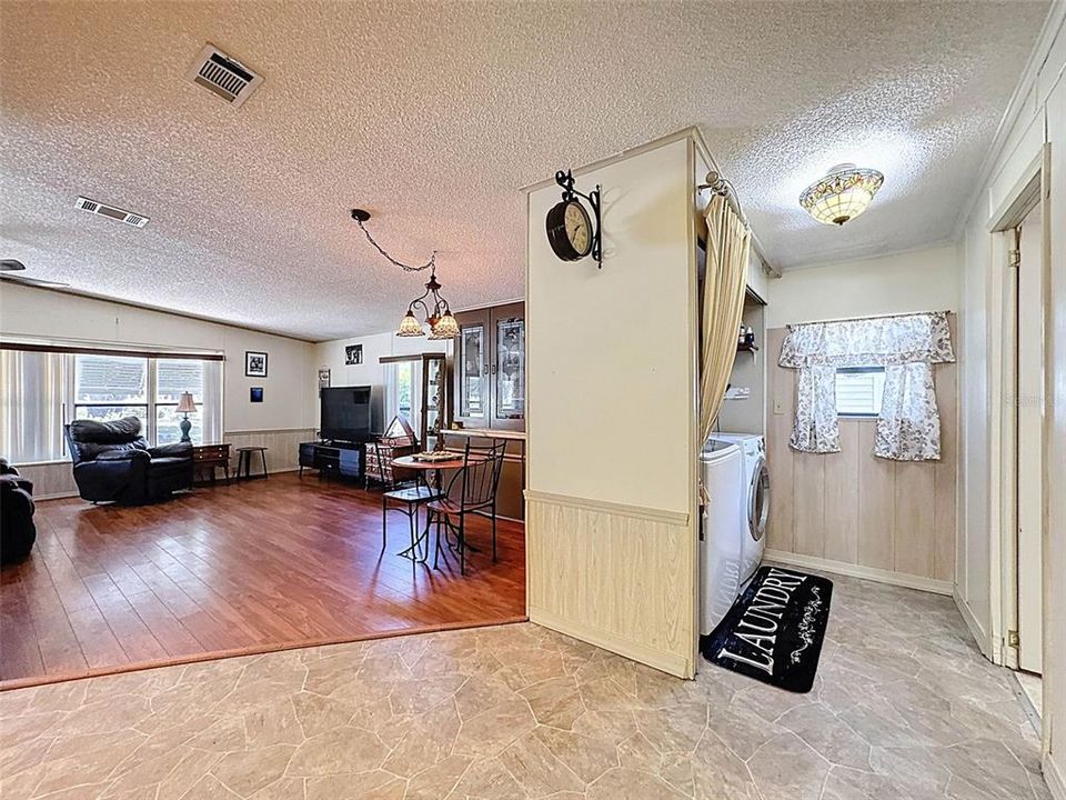 For Sale: $149,500 (2 beds, 2 baths, 1560 Square Feet)