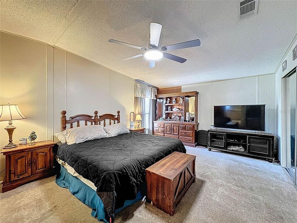 For Sale: $149,500 (2 beds, 2 baths, 1560 Square Feet)