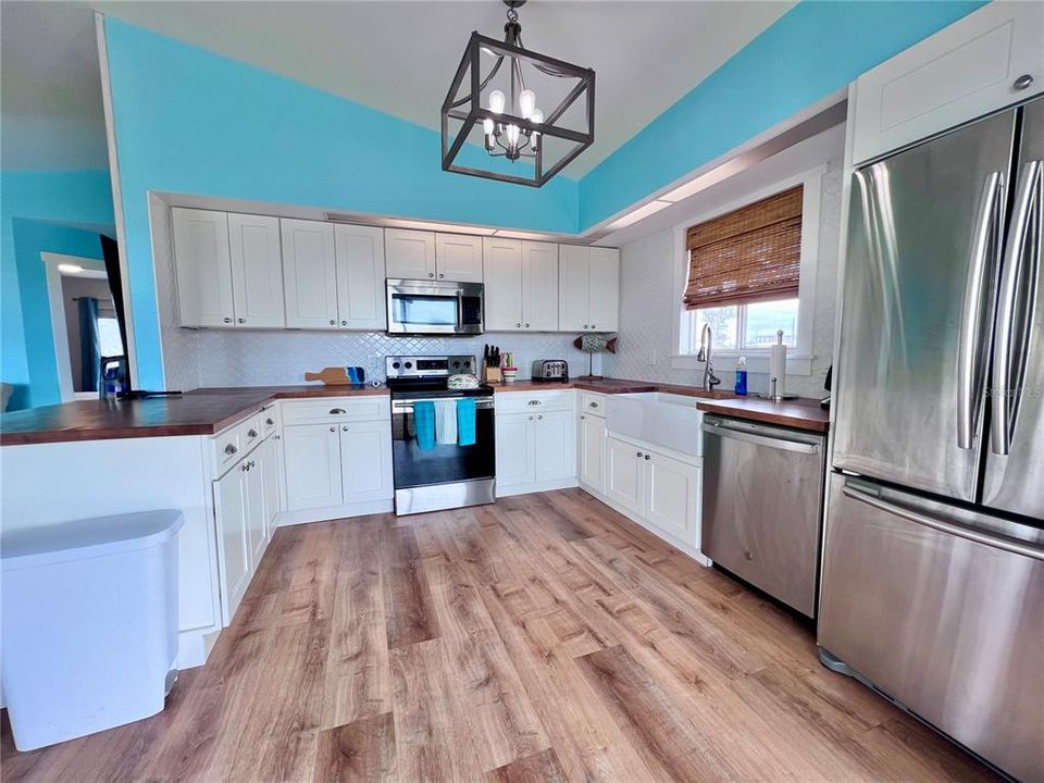 Под контрактом: $475,000 (2 спален, 1 ванн, 832 Квадратных фут)