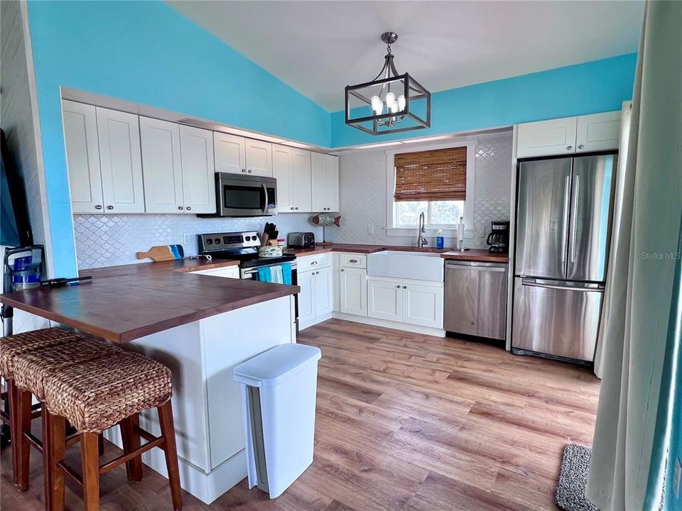 Под контрактом: $475,000 (2 спален, 1 ванн, 832 Квадратных фут)