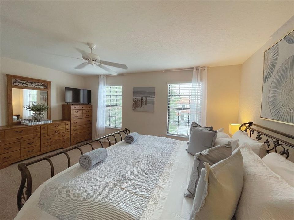 For Sale: $429,900 (4 beds, 2 baths, 2072 Square Feet)