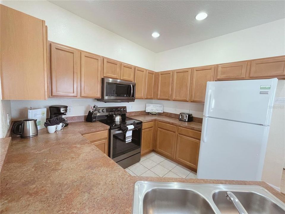 For Sale: $429,900 (4 beds, 2 baths, 2072 Square Feet)