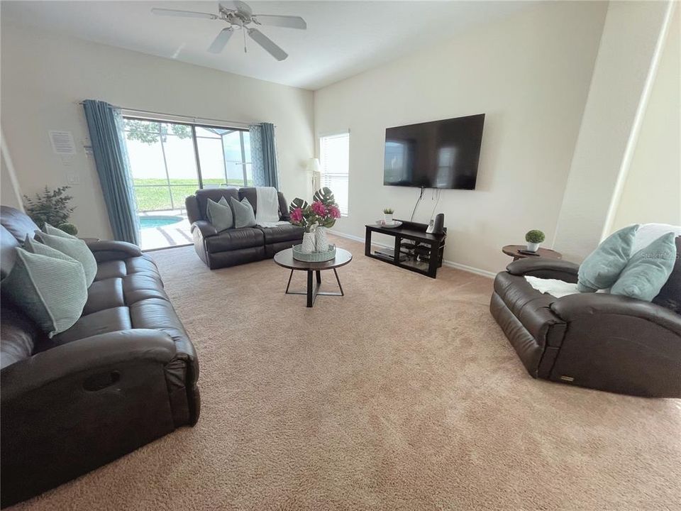 For Sale: $429,900 (4 beds, 2 baths, 2072 Square Feet)