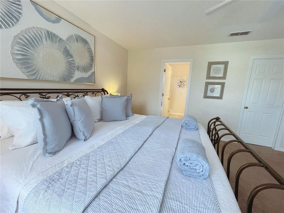 For Sale: $429,900 (4 beds, 2 baths, 2072 Square Feet)