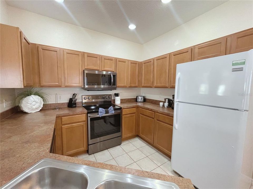 For Sale: $429,900 (4 beds, 2 baths, 2072 Square Feet)