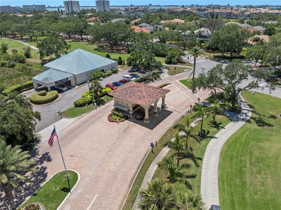 合同活跃: $1,450,000 (4 贝兹, 3 浴室, 2924 平方英尺)