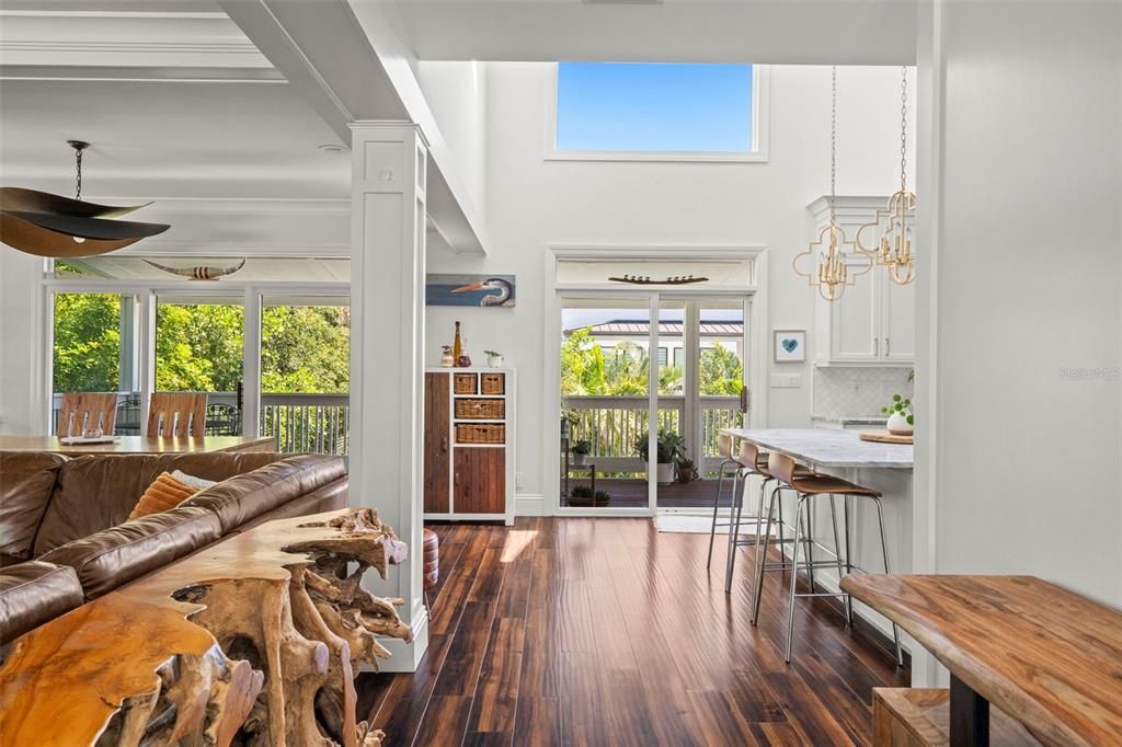 合同活跃: $1,450,000 (4 贝兹, 3 浴室, 2924 平方英尺)