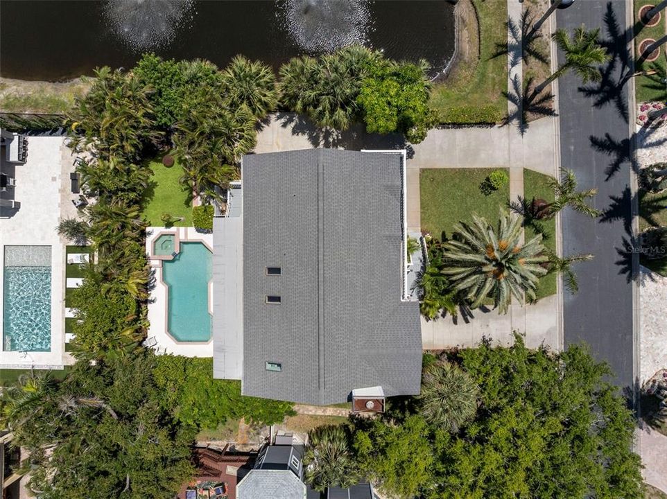 合同活跃: $1,450,000 (4 贝兹, 3 浴室, 2924 平方英尺)