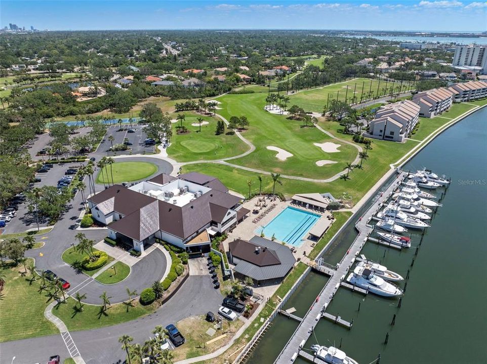 合同活跃: $1,450,000 (4 贝兹, 3 浴室, 2924 平方英尺)