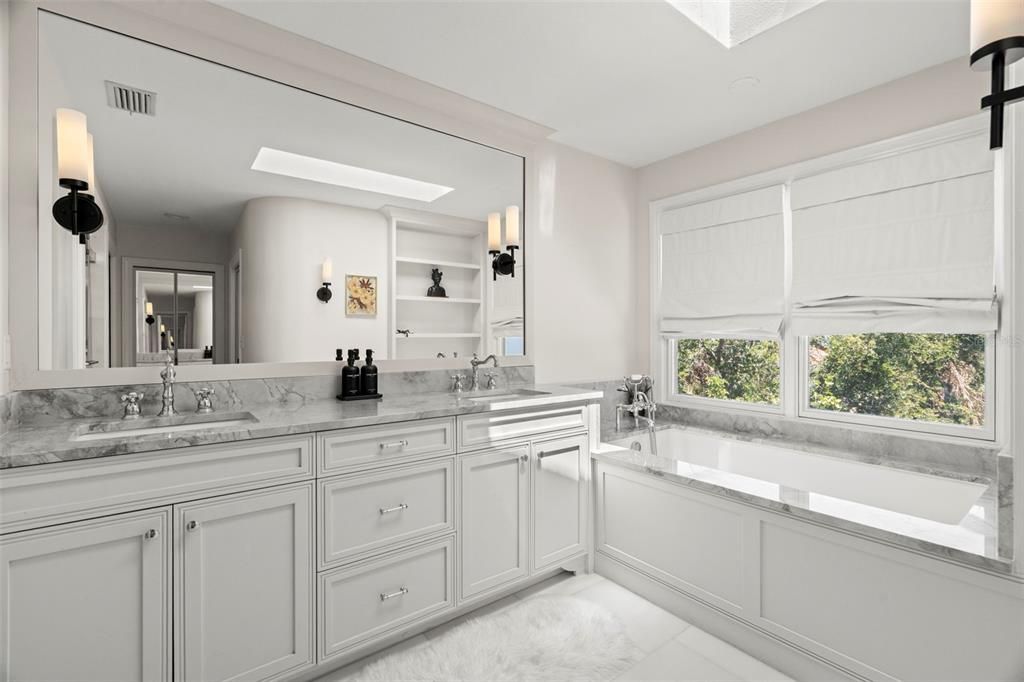 合同活跃: $1,450,000 (4 贝兹, 3 浴室, 2924 平方英尺)