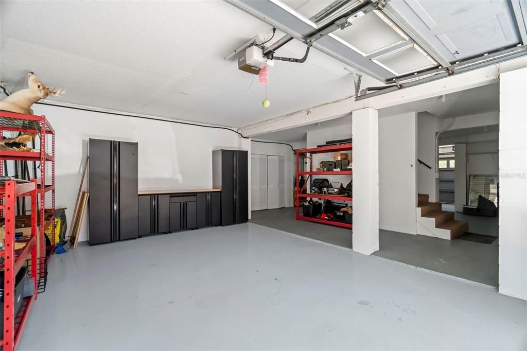 合同活跃: $1,450,000 (4 贝兹, 3 浴室, 2924 平方英尺)