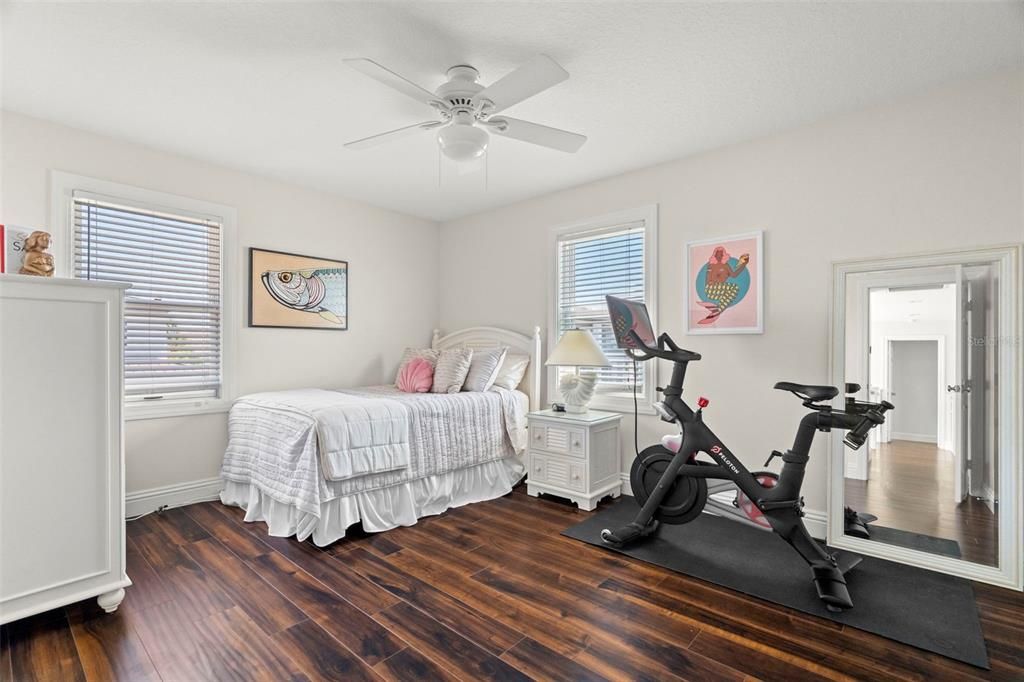 合同活跃: $1,450,000 (4 贝兹, 3 浴室, 2924 平方英尺)