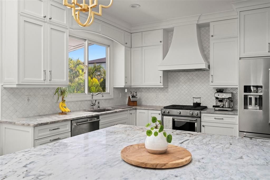 合同活跃: $1,450,000 (4 贝兹, 3 浴室, 2924 平方英尺)