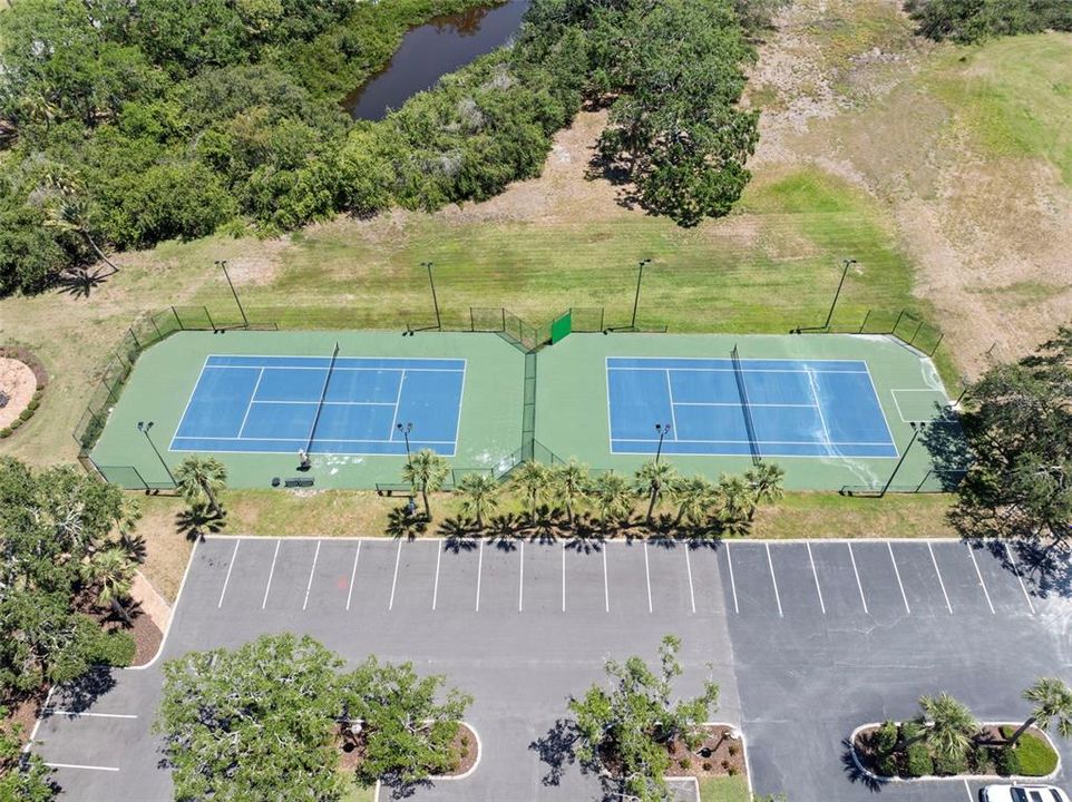 合同活跃: $1,450,000 (4 贝兹, 3 浴室, 2924 平方英尺)