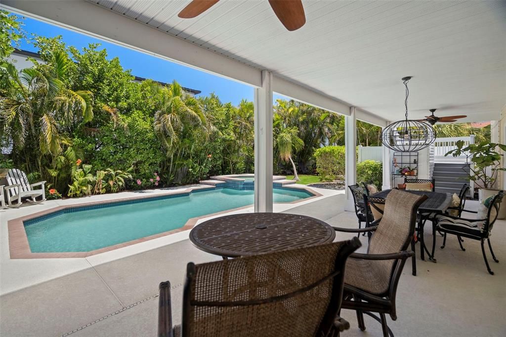 合同活跃: $1,450,000 (4 贝兹, 3 浴室, 2924 平方英尺)