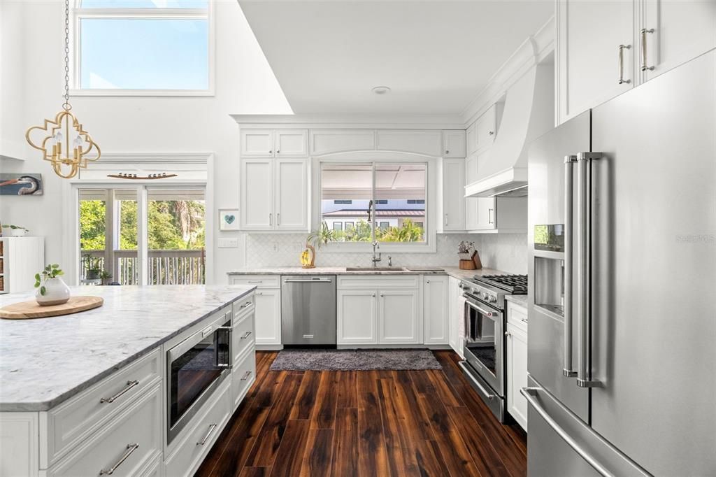 合同活跃: $1,450,000 (4 贝兹, 3 浴室, 2924 平方英尺)