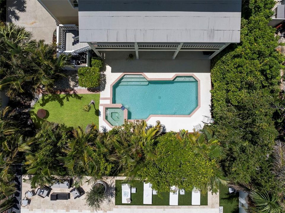 合同活跃: $1,450,000 (4 贝兹, 3 浴室, 2924 平方英尺)