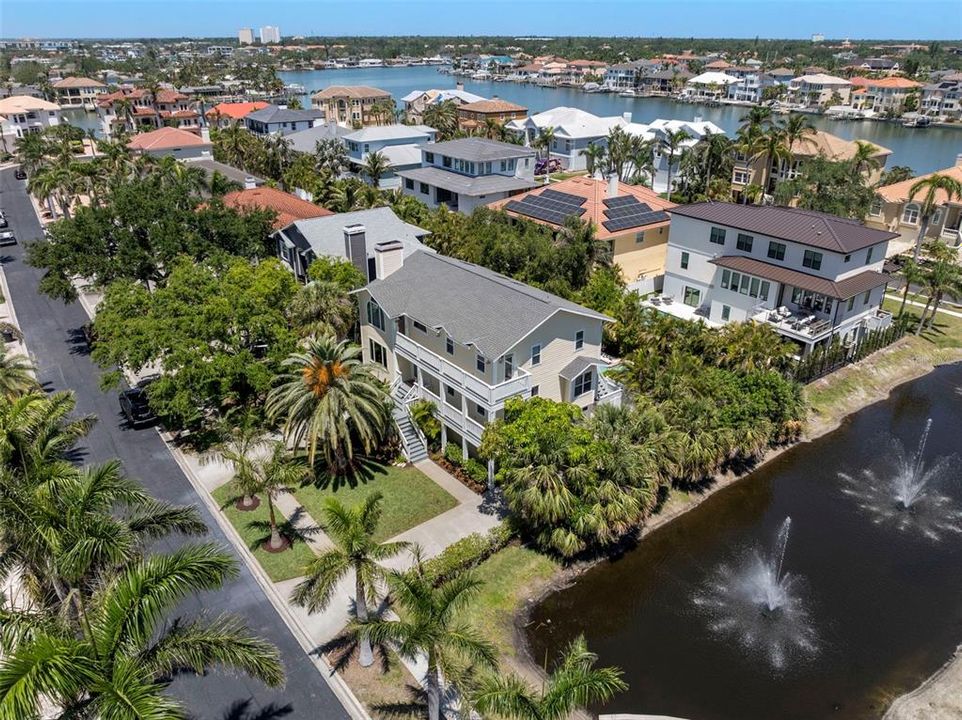 合同活跃: $1,450,000 (4 贝兹, 3 浴室, 2924 平方英尺)