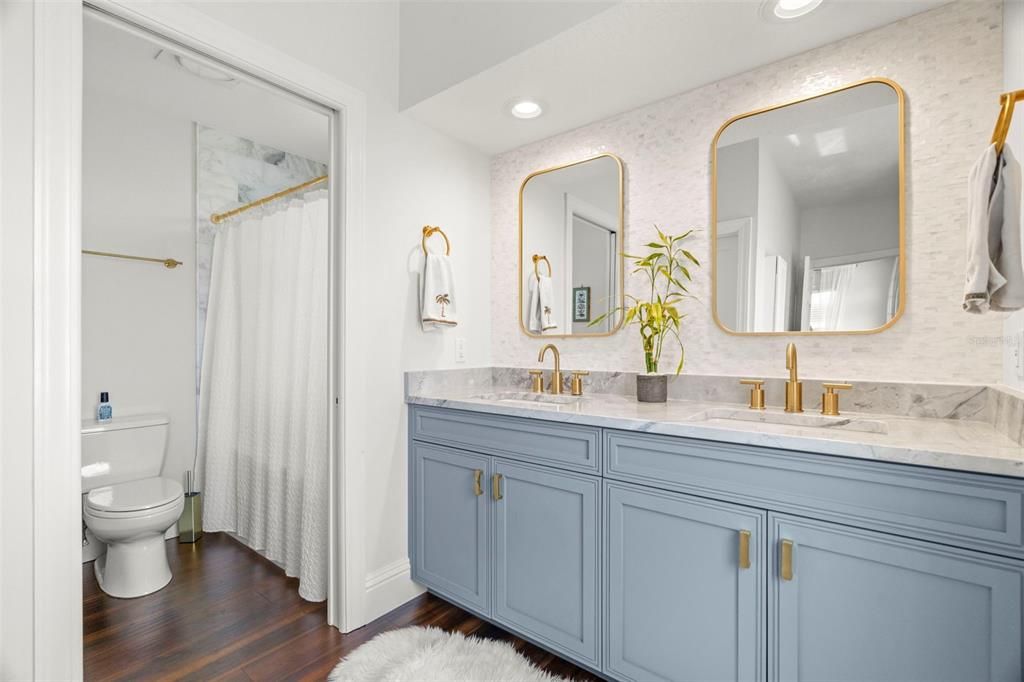 合同活跃: $1,450,000 (4 贝兹, 3 浴室, 2924 平方英尺)