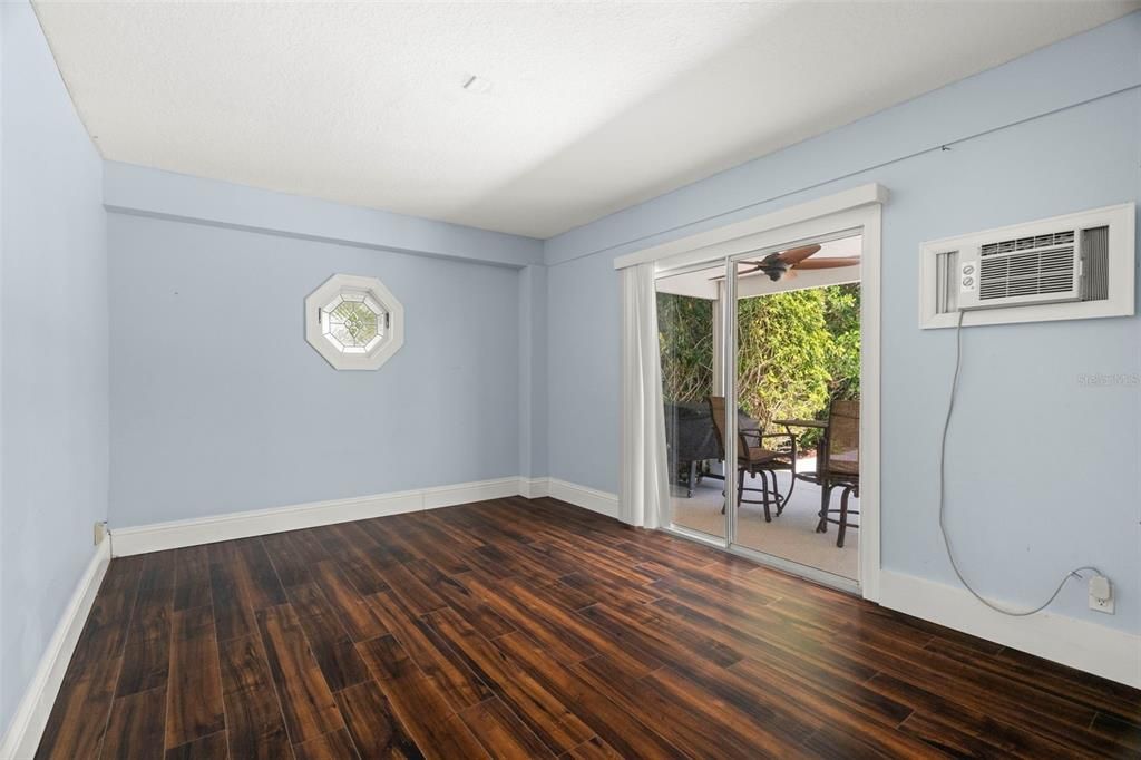 合同活跃: $1,450,000 (4 贝兹, 3 浴室, 2924 平方英尺)