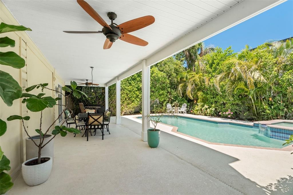 合同活跃: $1,450,000 (4 贝兹, 3 浴室, 2924 平方英尺)