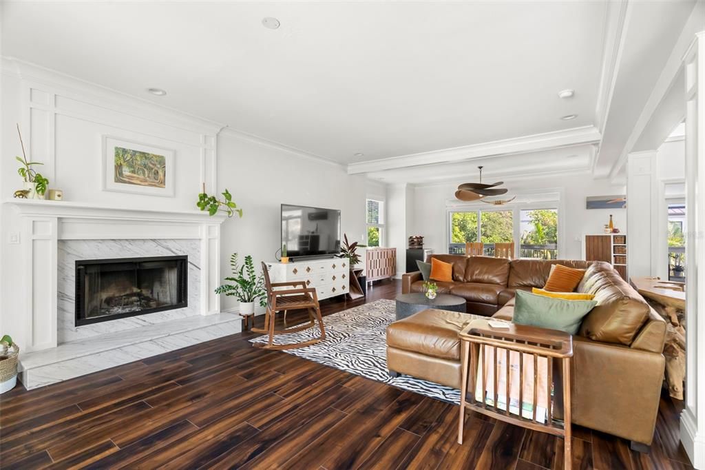 合同活跃: $1,450,000 (4 贝兹, 3 浴室, 2924 平方英尺)