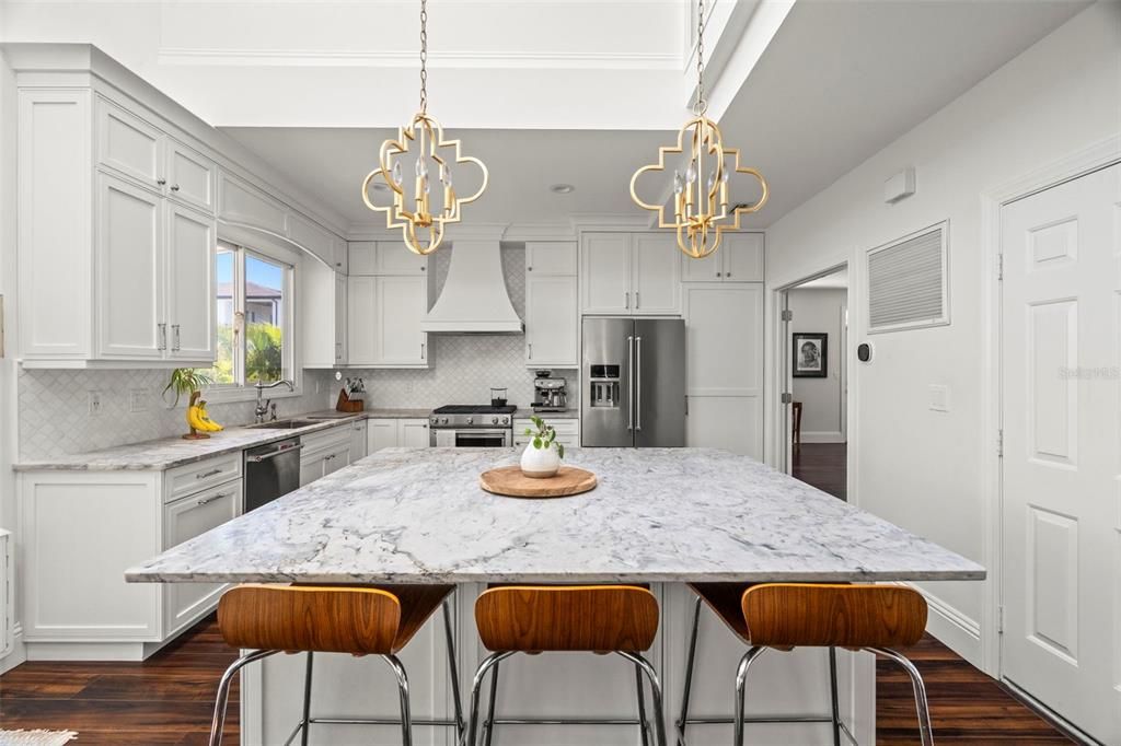 合同活跃: $1,450,000 (4 贝兹, 3 浴室, 2924 平方英尺)