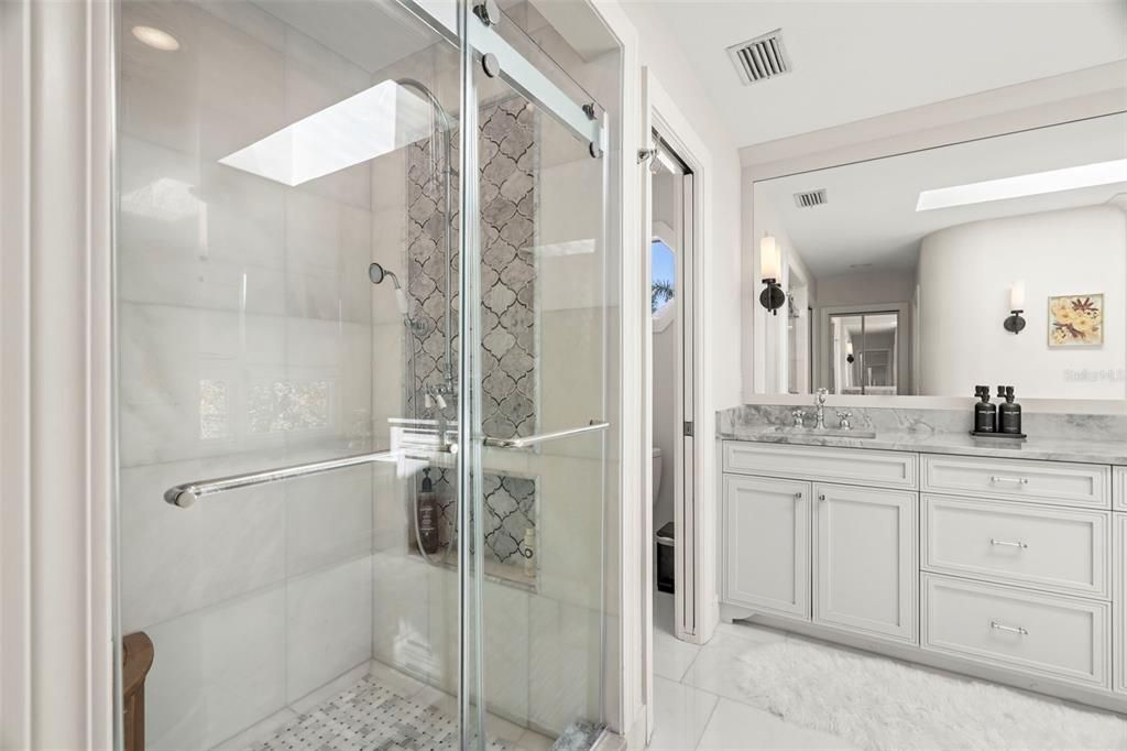 合同活跃: $1,450,000 (4 贝兹, 3 浴室, 2924 平方英尺)