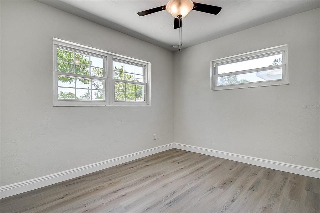 Active With Contract: $439,900 (3 beds, 2 baths, 1461 Square Feet)