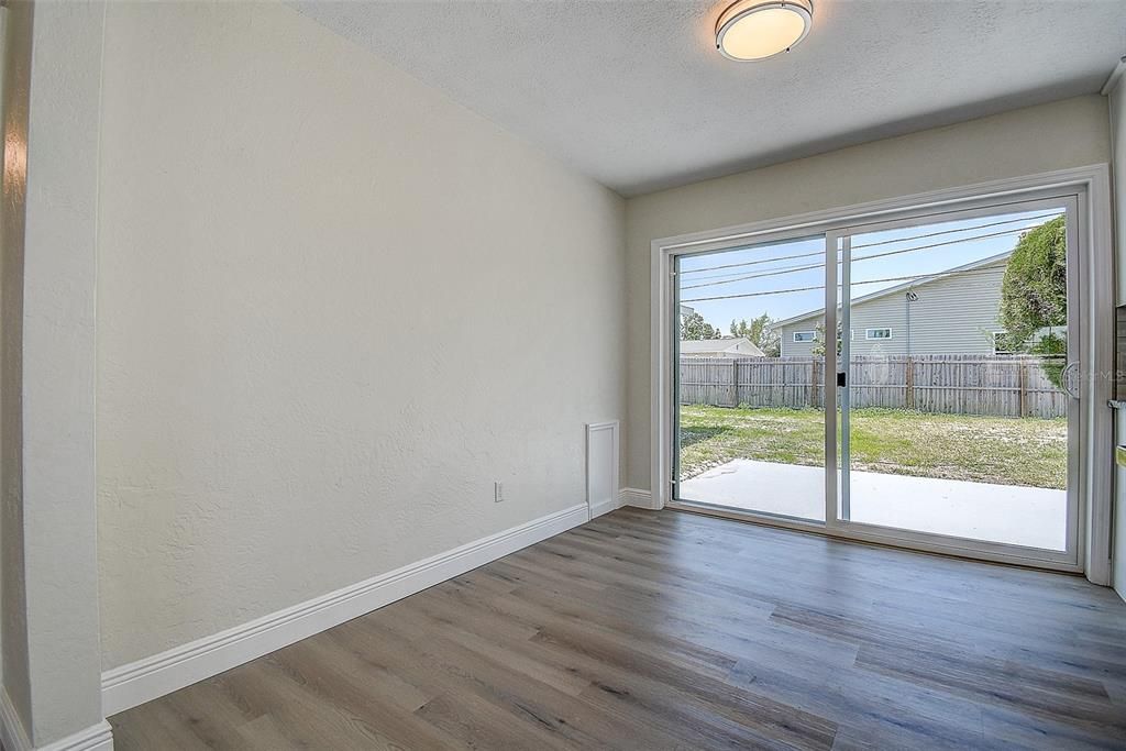 Active With Contract: $439,900 (3 beds, 2 baths, 1461 Square Feet)