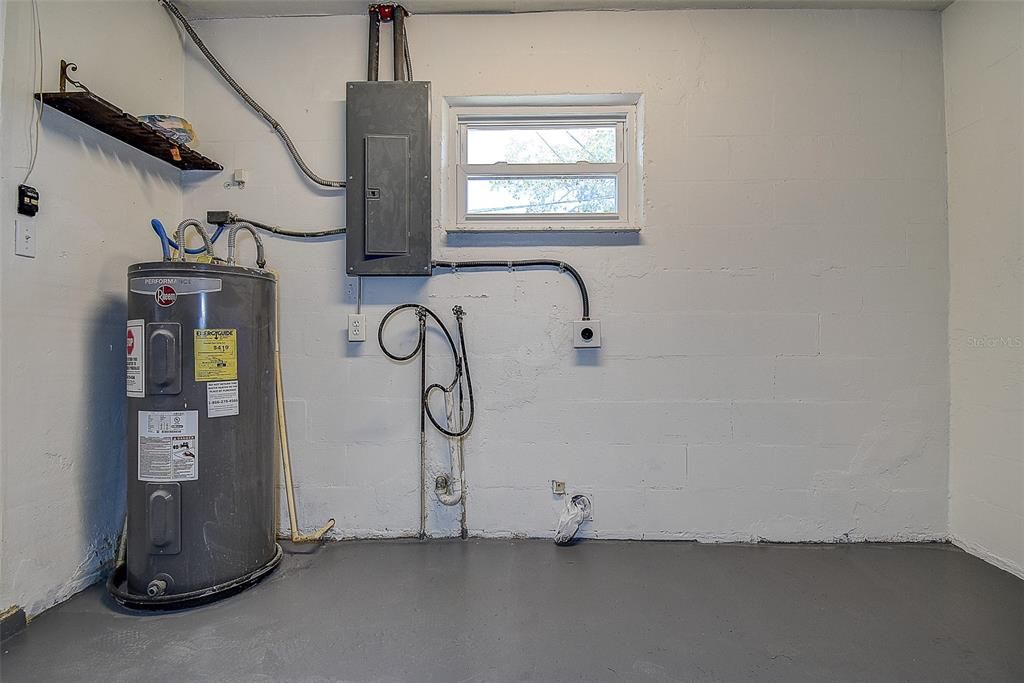 Active With Contract: $439,900 (3 beds, 2 baths, 1461 Square Feet)