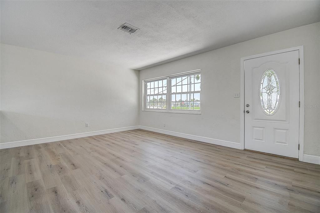 Active With Contract: $439,900 (3 beds, 2 baths, 1461 Square Feet)