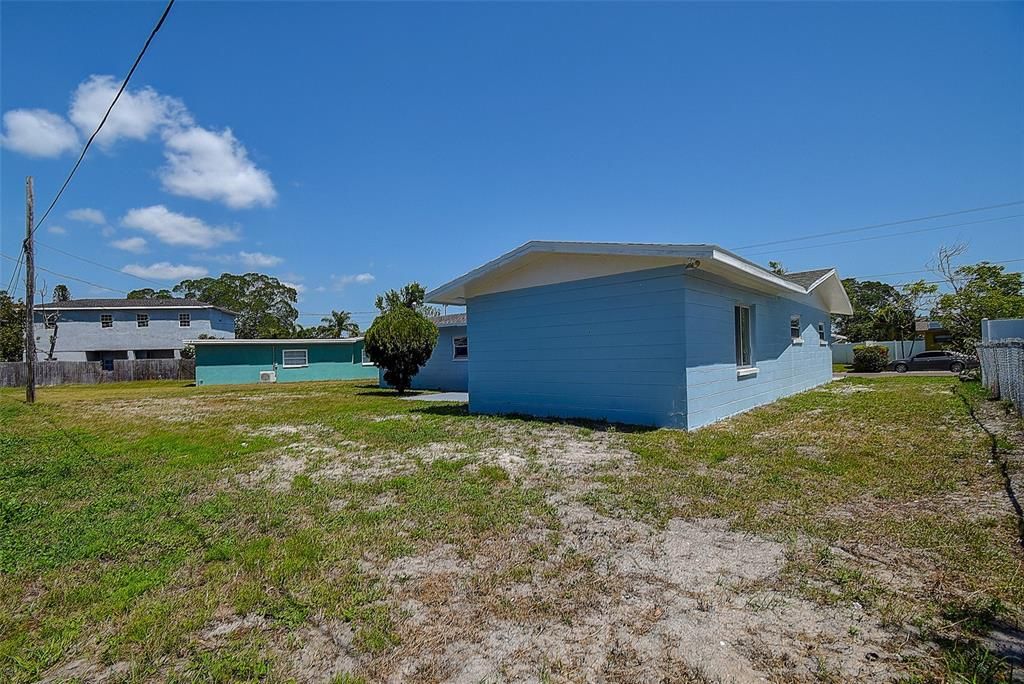 Active With Contract: $439,900 (3 beds, 2 baths, 1461 Square Feet)