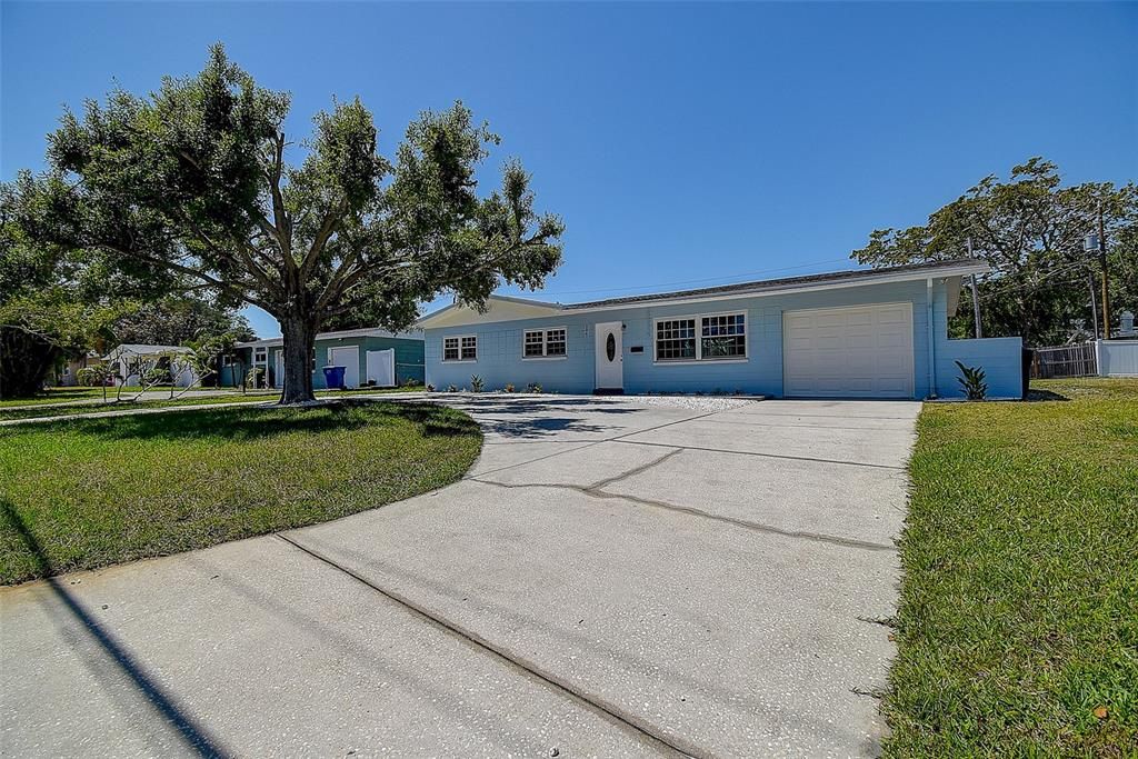 Active With Contract: $439,900 (3 beds, 2 baths, 1461 Square Feet)