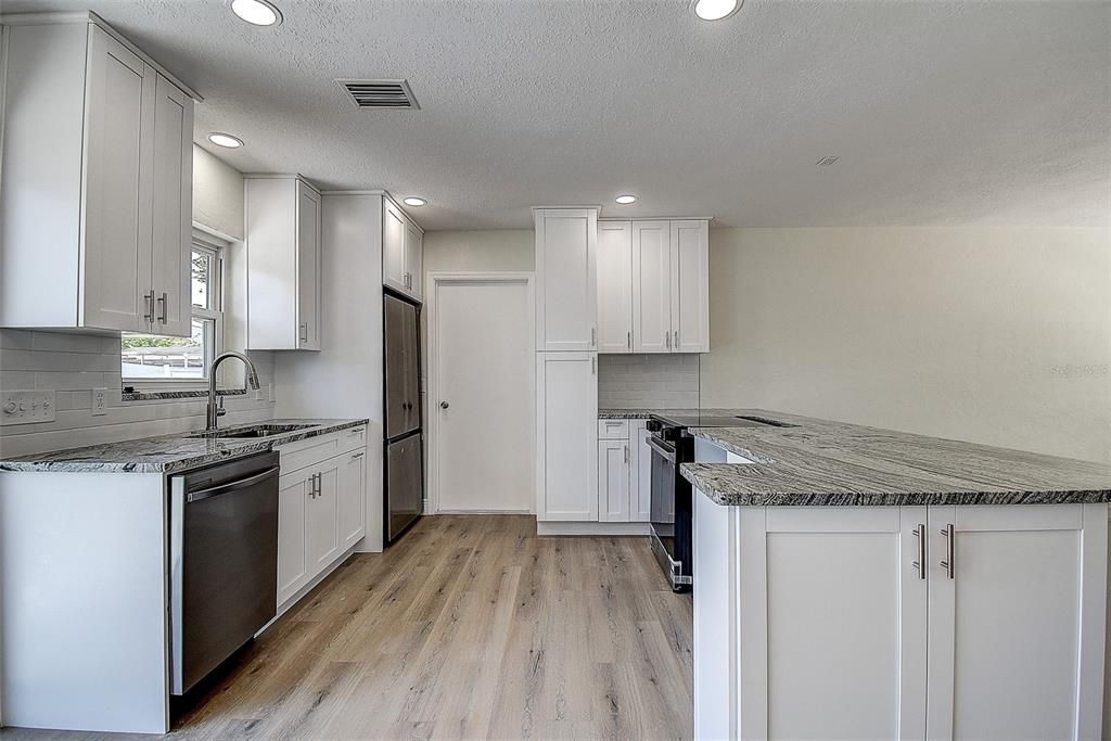 Active With Contract: $439,900 (3 beds, 2 baths, 1461 Square Feet)