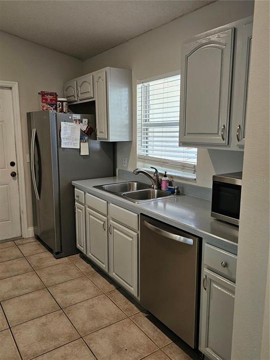 待售: $261,999 (3 贝兹, 2 浴室, 1097 平方英尺)